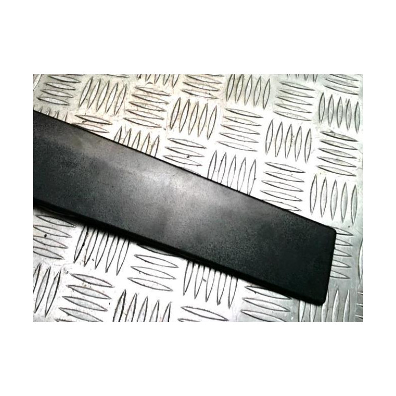 Baguette de porte avant gauche FORD FIESTA 5 PHASE 2 d’occasion