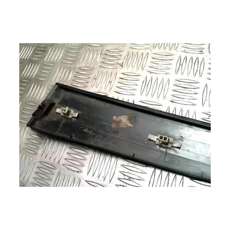 Baguette de porte avant gauche FORD FIESTA 5 PHASE 2 d’occasion
