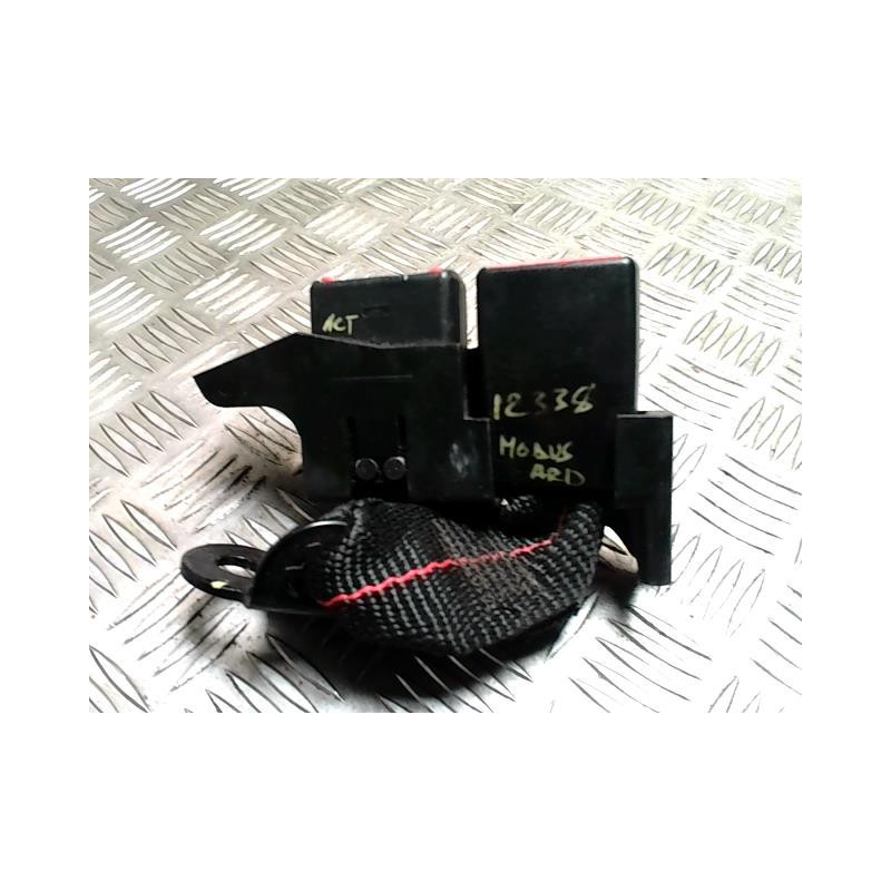 Attache ceinture avant droit RENAULT MODUS PHASE 1 d’occasion
