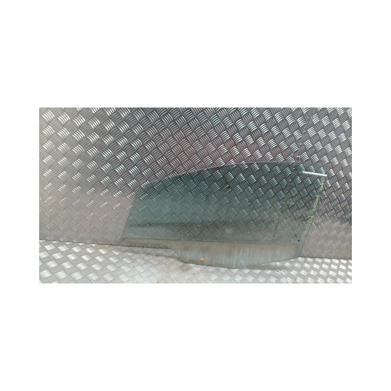Vitre avant gauche FORD FIESTA 6 PHASE 1 d’occasion