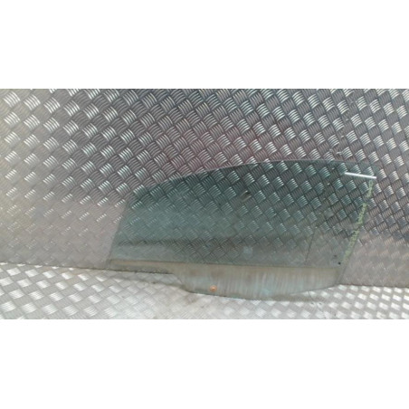 Vitre avant gauche FORD FIESTA 6 PHASE 1 d’occasion