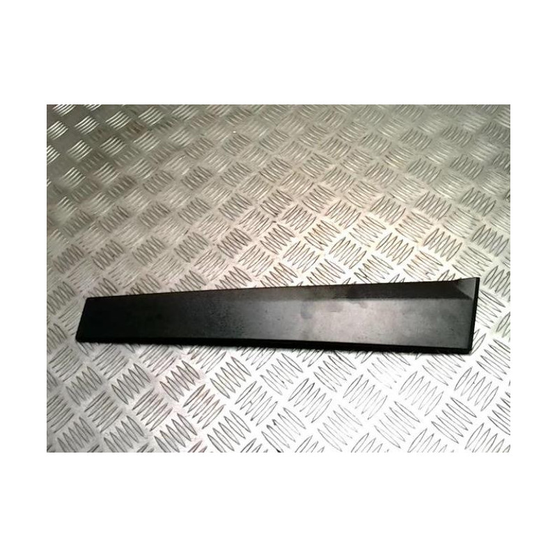 Baguette de porte avant droite FORD FIESTA 5 PHASE 2 d’occasion
