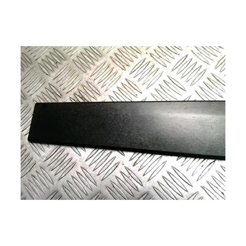 Baguette de porte avant droite FORD FIESTA 5 PHASE 2 d’occasion