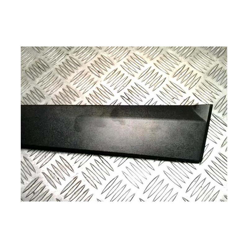 Baguette de porte avant droite FORD FIESTA 5 PHASE 2 d’occasion