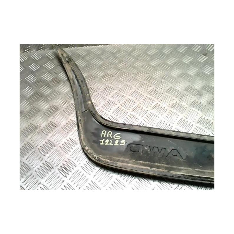 Baguette de porte arriere gauche  TOYOTA URBAN CRUISER d’occasion