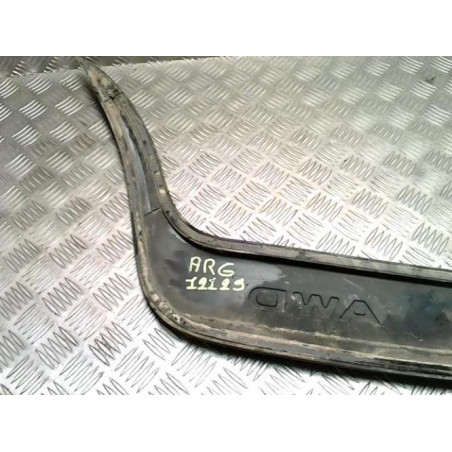 Baguette de porte arriere gauche  TOYOTA URBAN CRUISER d’occasion