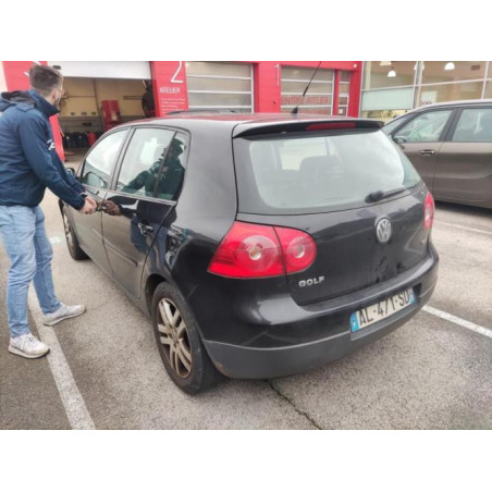 Porte fusible VOLKSWAGEN GOLF 5 d’occasion