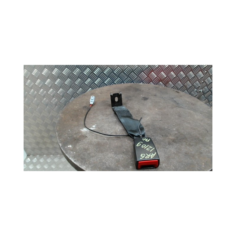 Attache ceinture arriere gauche RENAULT TWINGO 3 PHASE 1 d’occasion