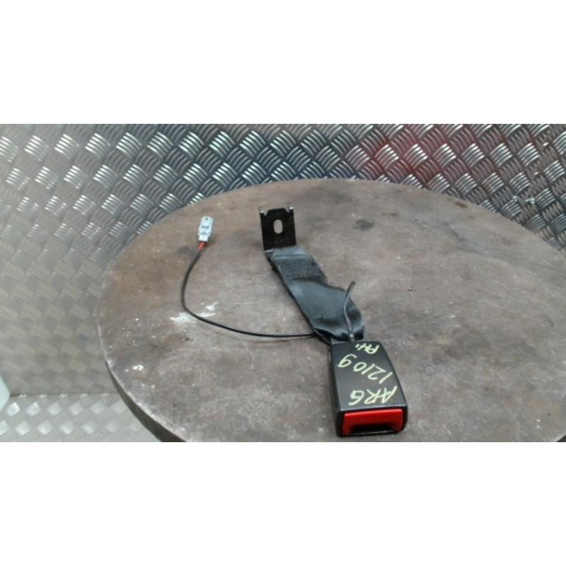 Attache ceinture arriere gauche RENAULT TWINGO 3 PHASE 1 d’occasion