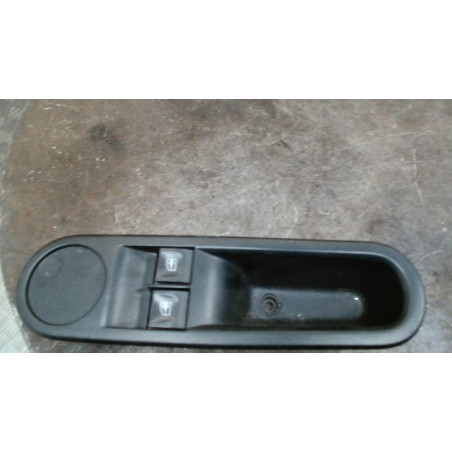 Interrupteur de leve vitre avant gauche RENAULT TWINGO 3 PHASE 1 d’occasion