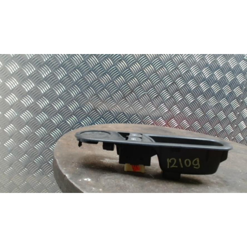 Interrupteur de leve vitre avant gauche RENAULT TWINGO 3 PHASE 1 d’occasion
