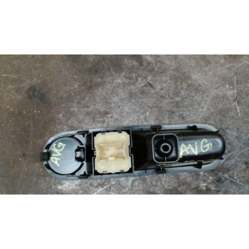 Interrupteur de leve vitre avant gauche RENAULT TWINGO 3 PHASE 1 d’occasion