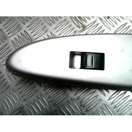 Interrupteur de leve vitre avant droit TOYOTA URBAN CRUISER d’occasion