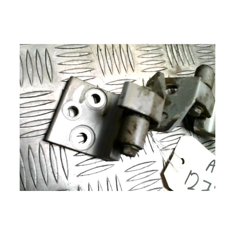 Charniere de porte avant gauche CITROEN BERLINGO 1 PHASE 2 d’occasion