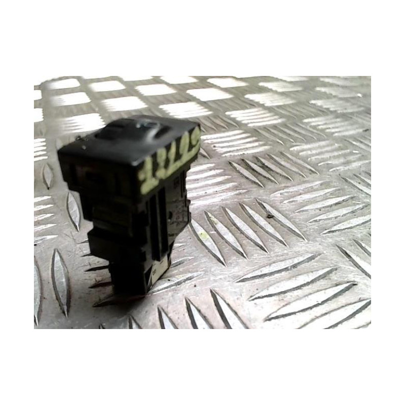 Commande de reglage hauteur de phare TOYOTA URBAN CRUISER d’occasion