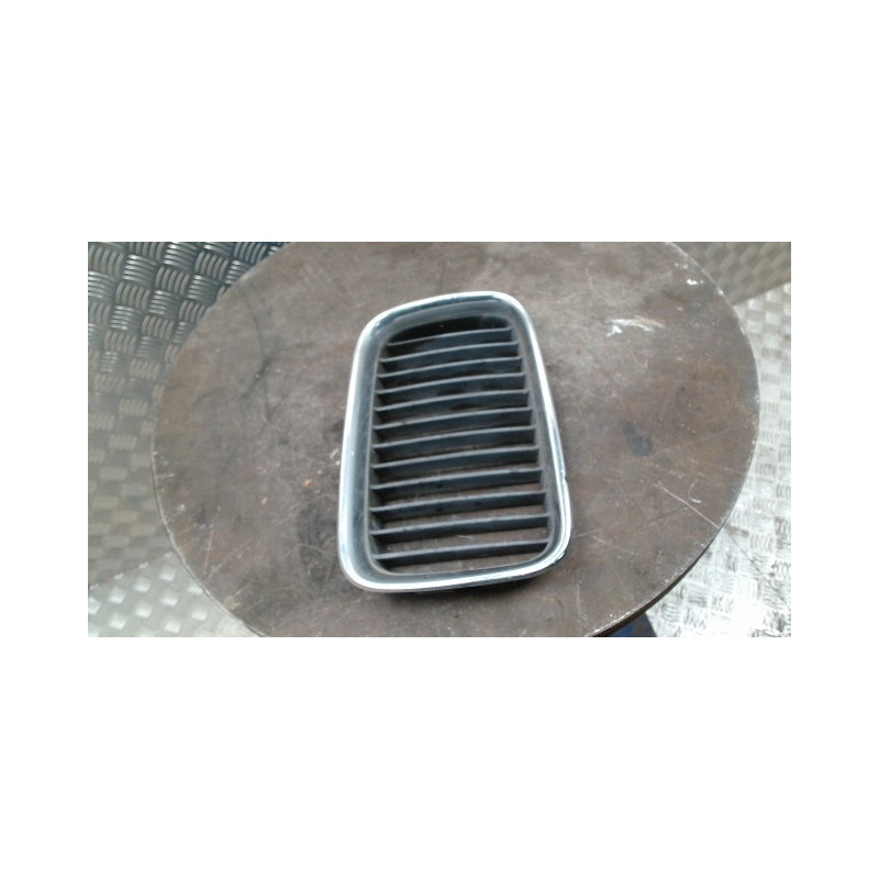 Grille de calandre droite BMW SERIE 3 E36 COMPACT d’occasion