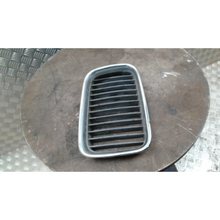 Grille de calandre droite BMW SERIE 3 E36 COMPACT d’occasion