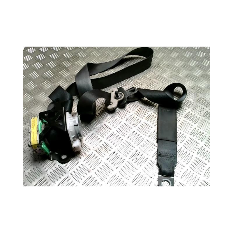 Ceinture avant gauche TOYOTA URBAN CRUISER d’occasion