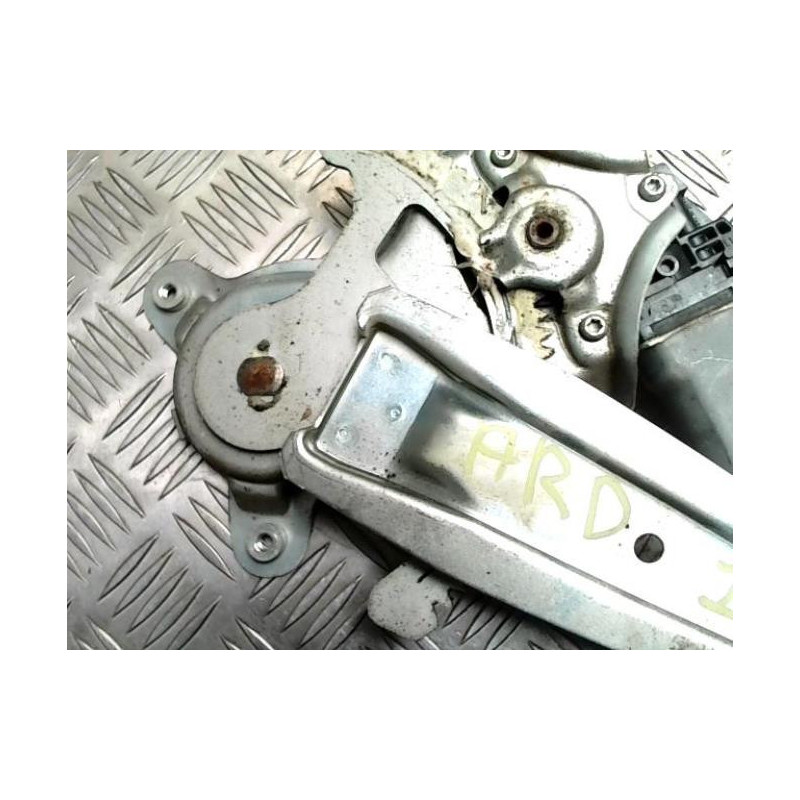 Leve vitre electrique arriere droit TOYOTA URBAN CRUISER d’occasion