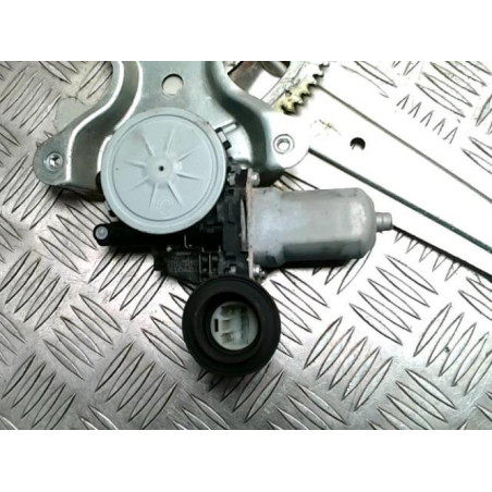 Leve vitre electrique arriere droit TOYOTA URBAN CRUISER d’occasion