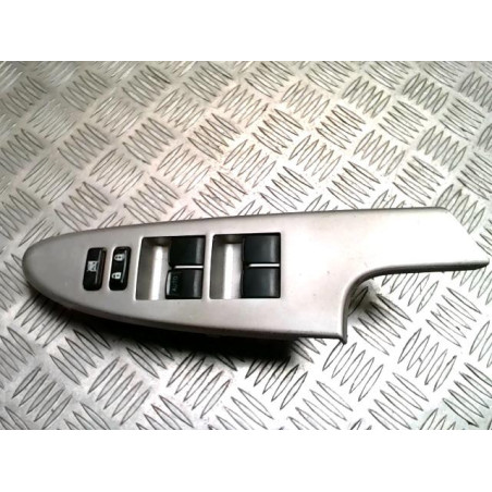 Interrupteur de leve vitre avant gauche TOYOTA URBAN CRUISER d’occasion