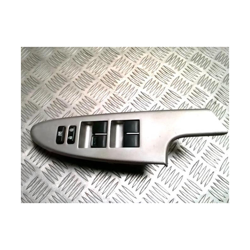Interrupteur de leve vitre avant gauche TOYOTA URBAN CRUISER d’occasion