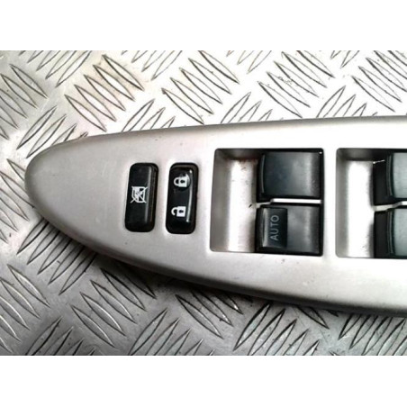 Interrupteur de leve vitre avant gauche TOYOTA URBAN CRUISER d’occasion