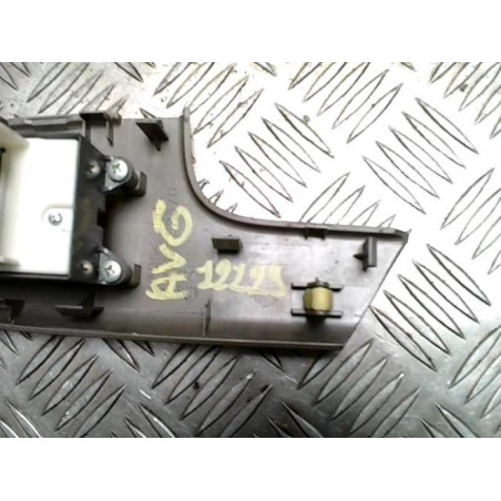 Interrupteur de leve vitre avant gauche TOYOTA URBAN CRUISER d’occasion