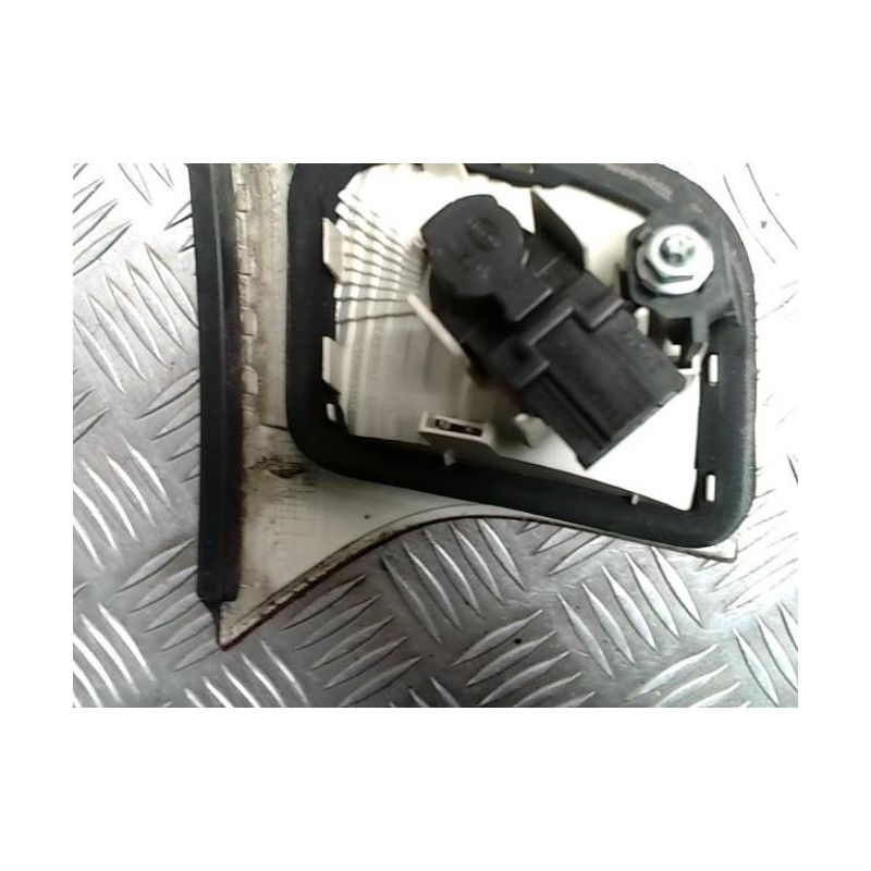 Feu arriere secondaire droit (feux) AUDI A4 2 PHASE 1 d’occasion