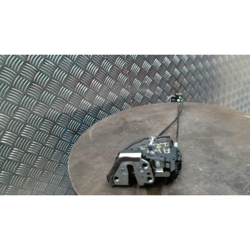 Serrure arriere droit TOYOTA URBAN CRUISER d’occasion
