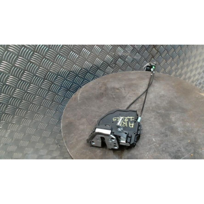 Serrure arriere droit TOYOTA URBAN CRUISER d’occasion