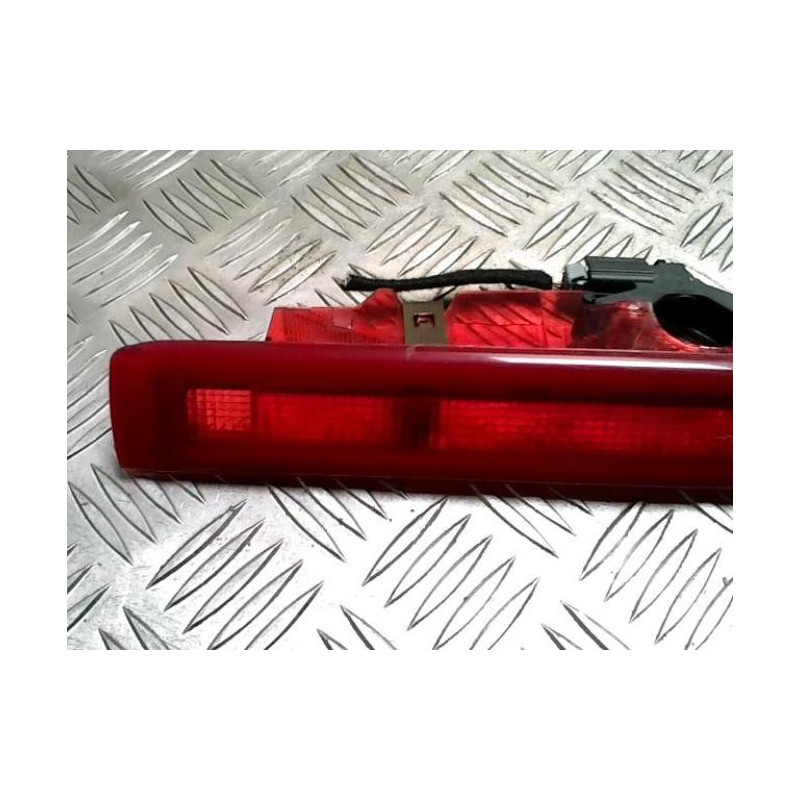 Feu arriere stop central RENAULT CLIO 3 PHASE 1 d’occasion