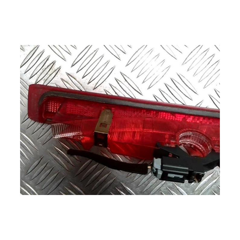 Feu arriere stop central RENAULT CLIO 3 PHASE 1 d’occasion