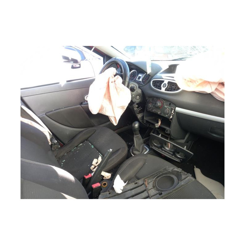 Feu arriere stop central RENAULT CLIO 3 PHASE 1 d’occasion