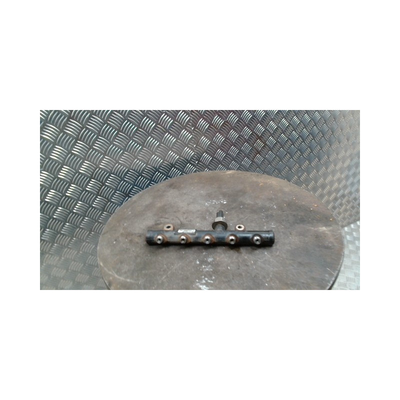 Rampe injection PEUGEOT 206 PHASE 1 BREAK d’occasion