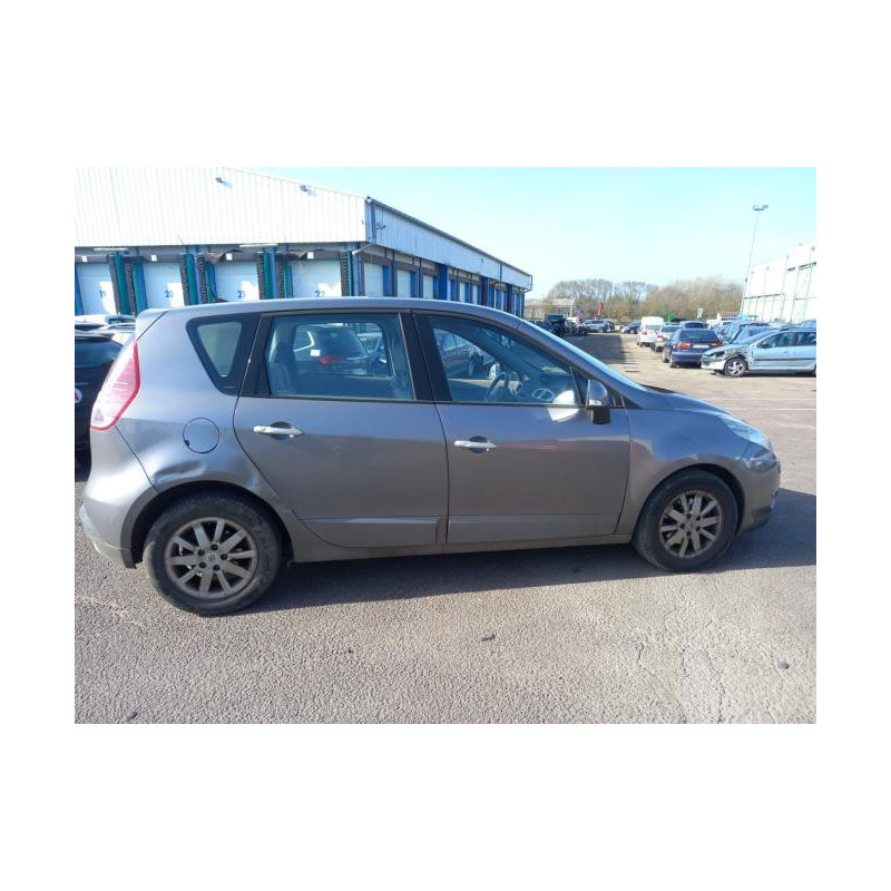 Feu arriere secondaire droit (feux) RENAULT SCENIC 3 PHASE 1 d’occasion