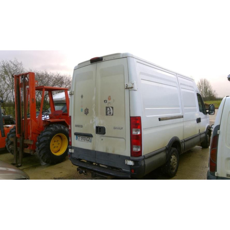 Rail de porte coulissante IVECO  d’occasion