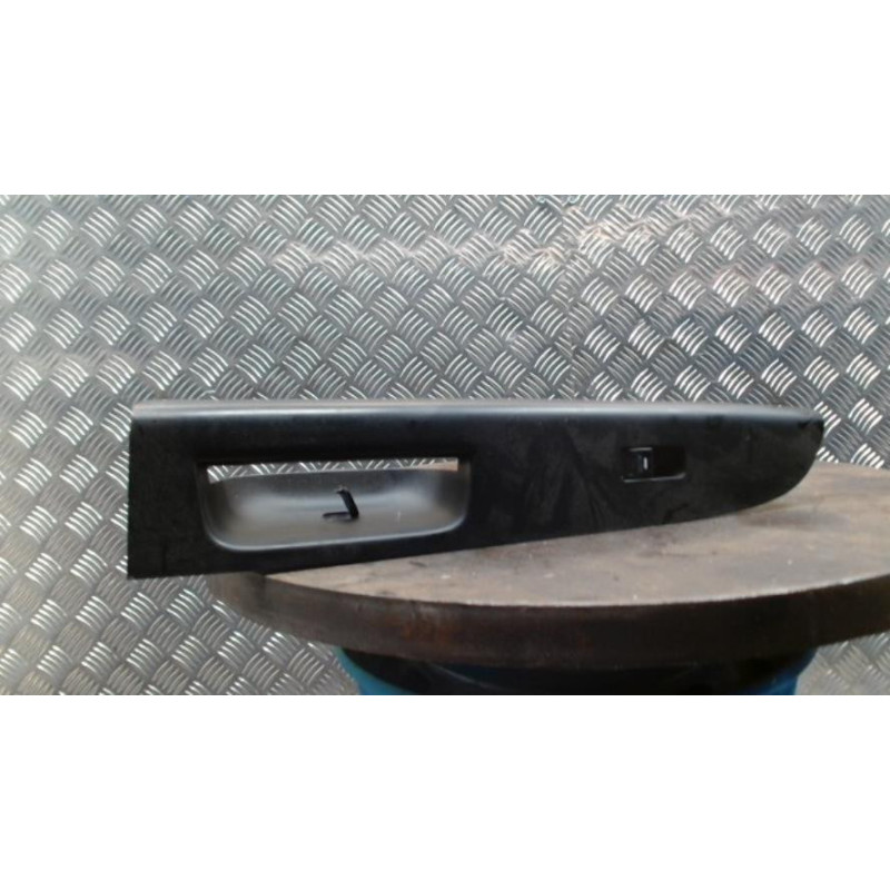 Interrupteur de leve vitre avant droit KIA VENGA PHASE 1 d’occasion