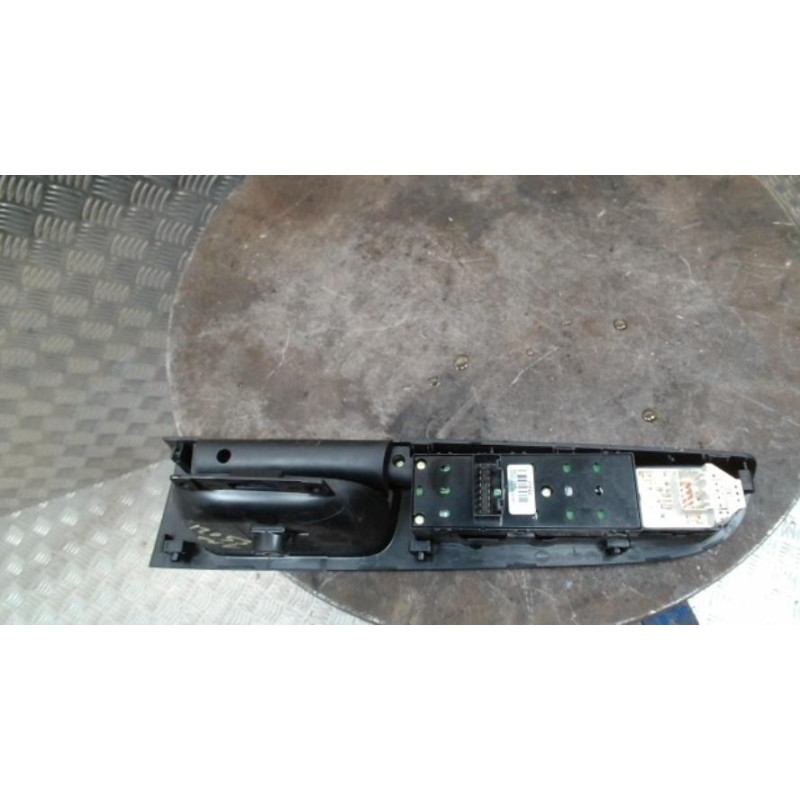 Interrupteur de leve vitre avant gauche KIA VENGA PHASE 1 d’occasion