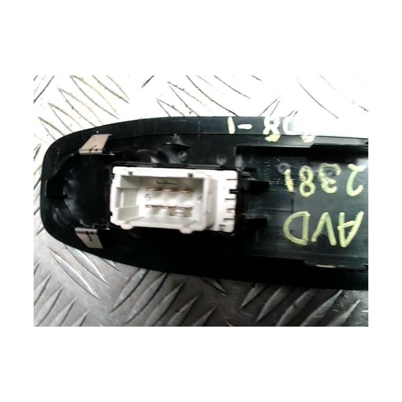 Interrupteur de leve vitre avant droit PEUGEOT 208 1 PHASE 2 d’occasion