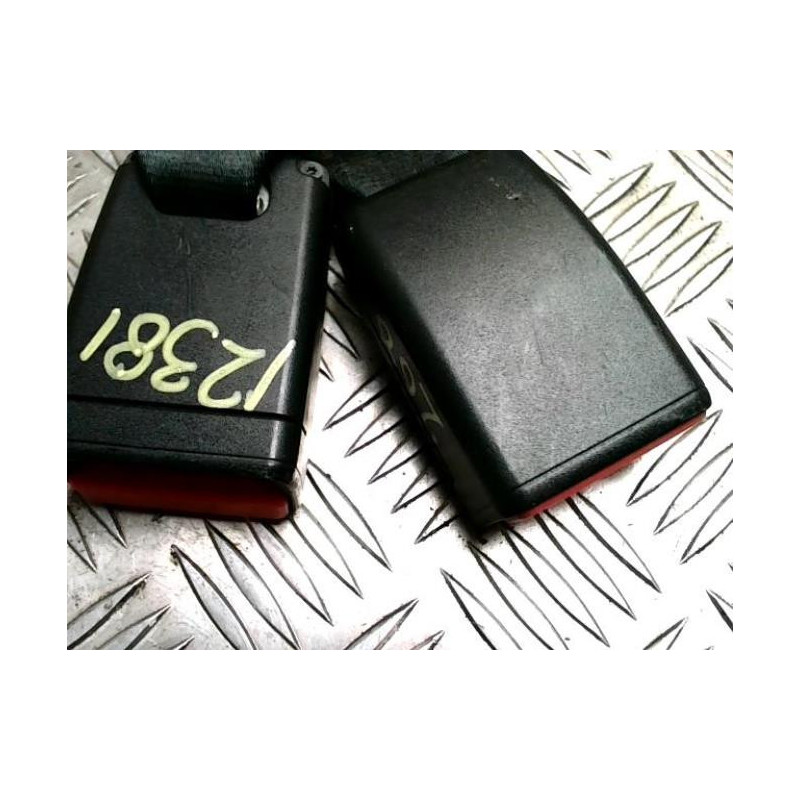 Attache ceinture arriere centrale PEUGEOT 208 1 PHASE 2 d’occasion