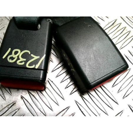 Attache ceinture arriere centrale PEUGEOT 208 1 PHASE 2 d’occasion