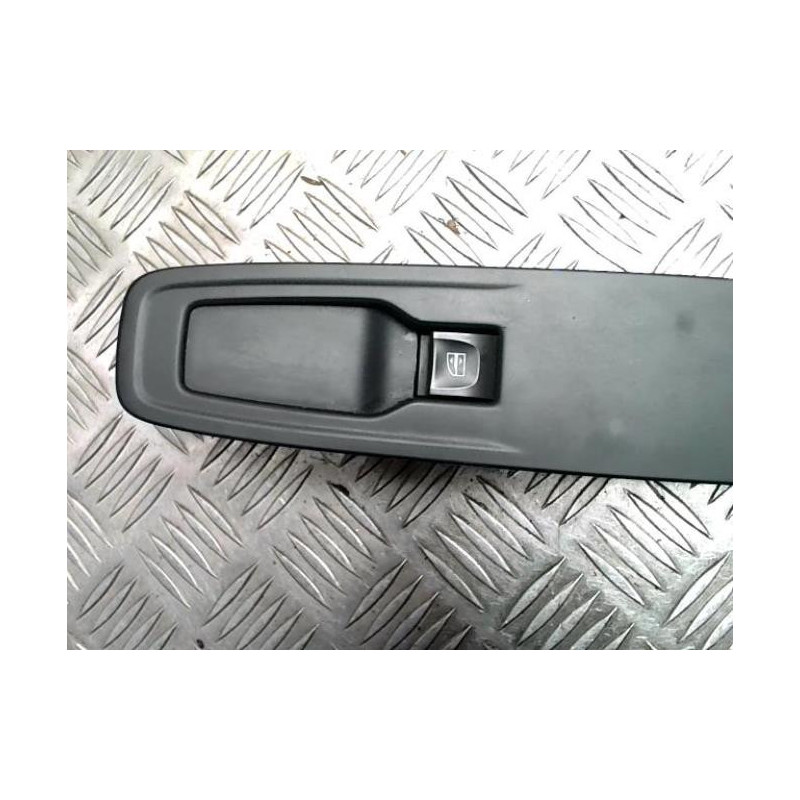 Interrupteur de leve vitre avant droit RENAULT CAPTUR 1 PHASE 2 d’occasion