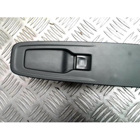 Interrupteur de leve vitre avant droit RENAULT CAPTUR 1 PHASE 2 d’occasion