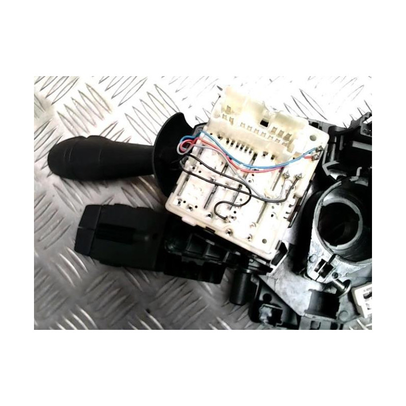 Com (Bloc Contacteur Tournant+Commodo Essuie Glace+Commodo Phare) RENAULT CAPTUR 1 PHASE 2 d’occasion