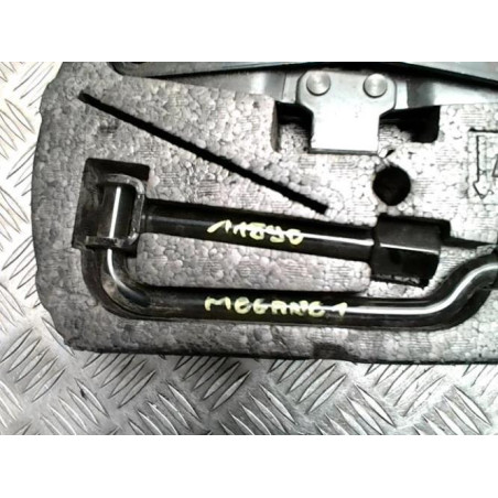 Cric (Ensemble depannage) RENAULT MEGANE 1 PHASE 1 d’occasion