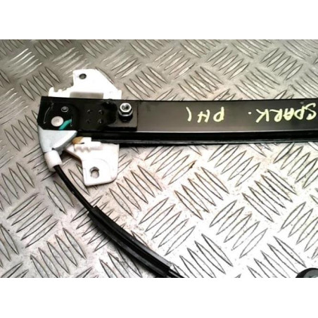 Leve vitre electrique avant droit CHEVROLET SPARK PHASE 1 d’occasion
