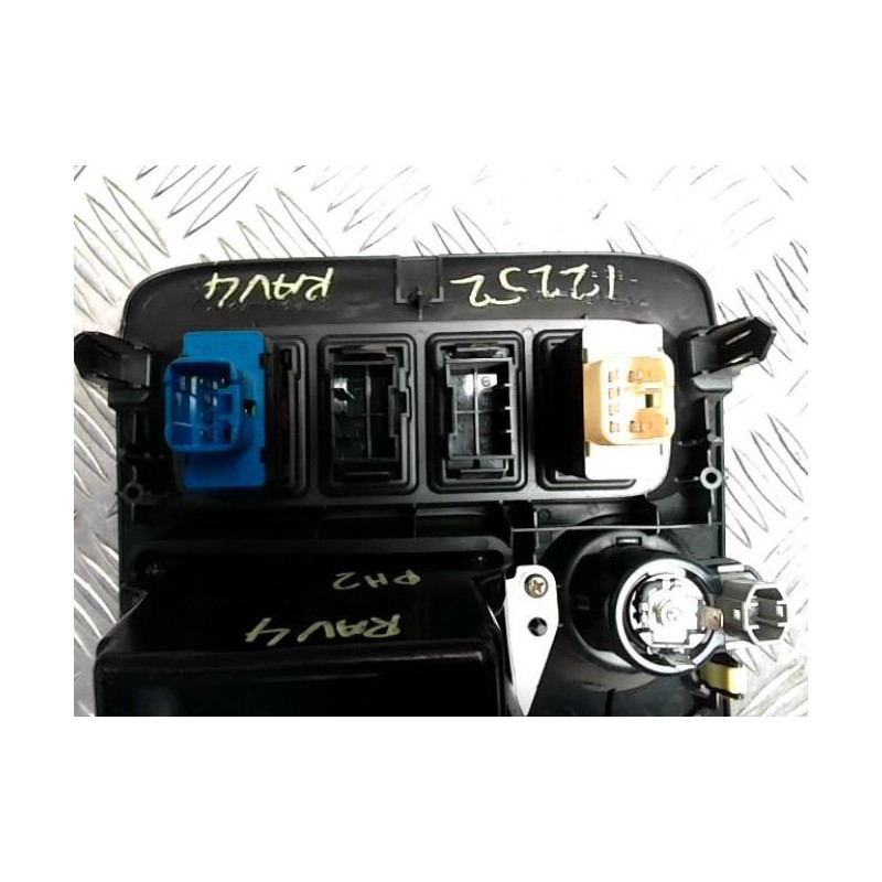 Bouton/Interrupteur TOYOTA RAV4 2 PHASE 2 d’occasion