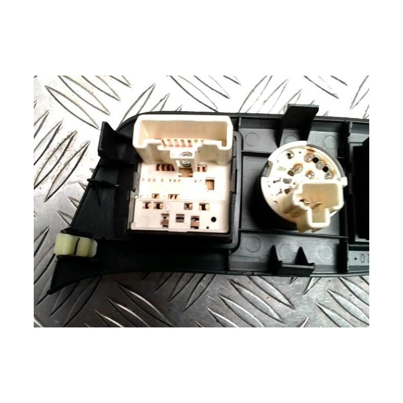 Bouton/Interrupteur TOYOTA RAV4 2 PHASE 2 d’occasion
