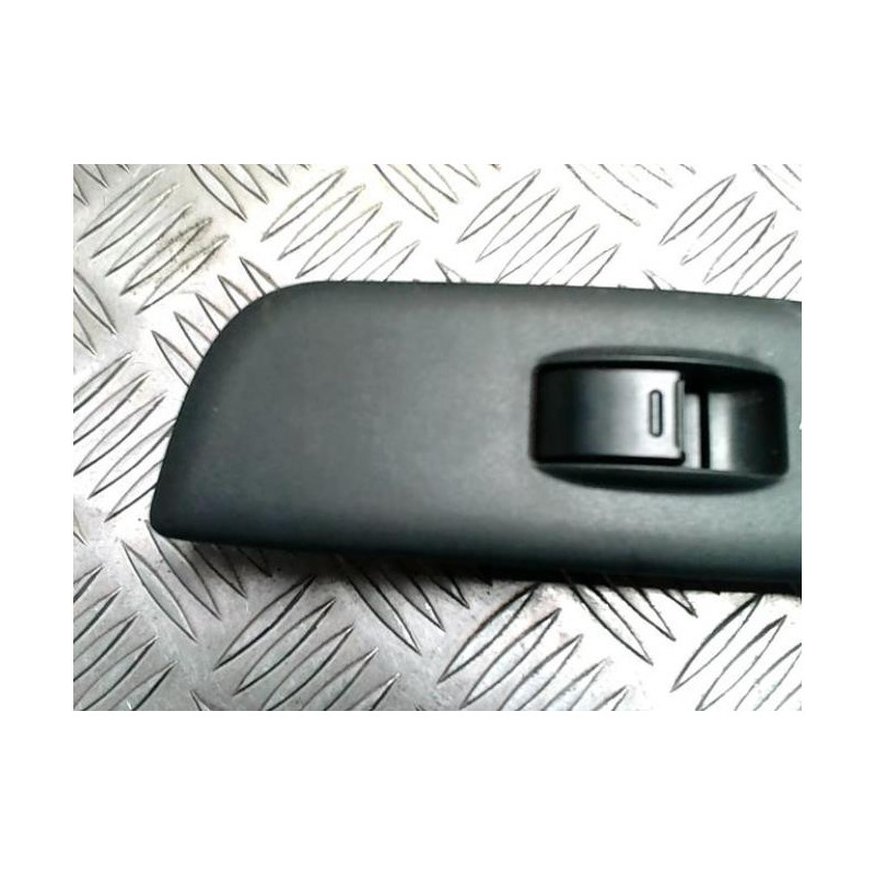 Interrupteur de leve vitre avant droit TOYOTA RAV4 2 PHASE 2 d’occasion